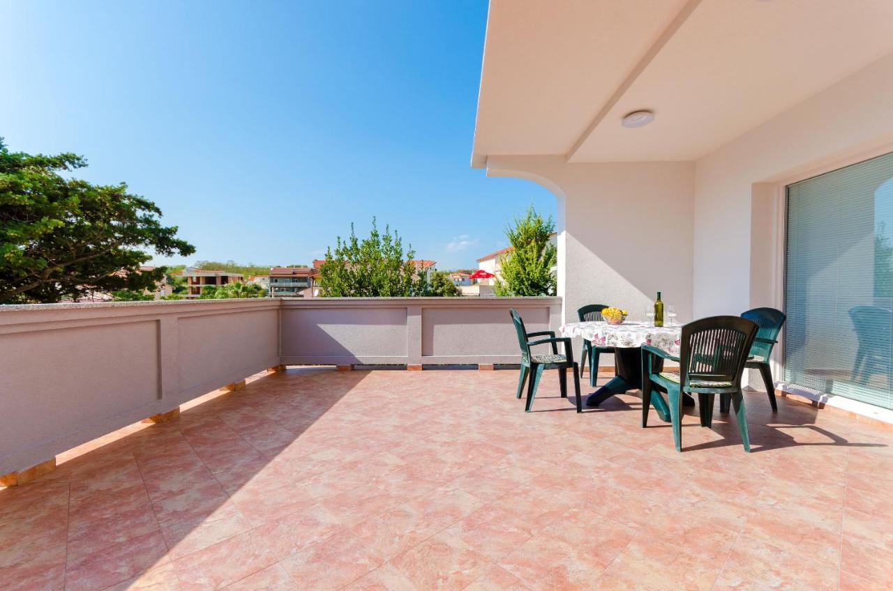 Apartments Ruza-Rajska Beach Lopar Exterior photo